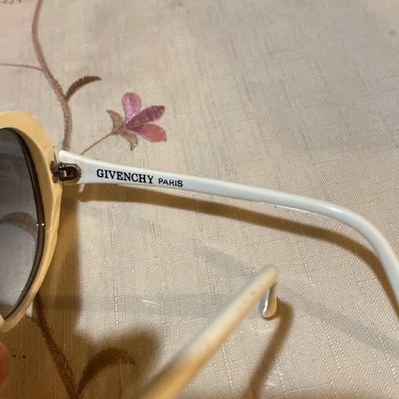 Givenchy woman’s white sunglasses ?️ main image 4